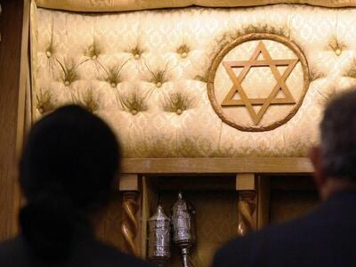 Εβραίοι χορεύουν και τραγουδούν για το θ...