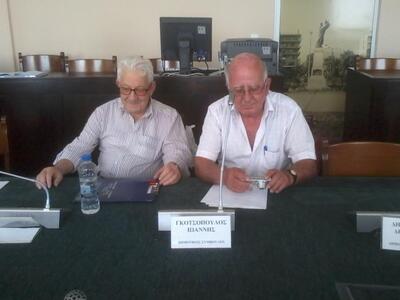 Ο κ. Βλάσσης Βελλόπουλος αριστέρα