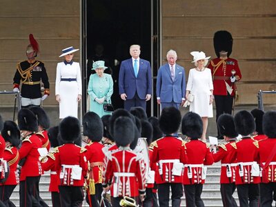 Ο Τραμπ πήγε διαβασμένος στο βασιλικό πρωτόκολλο