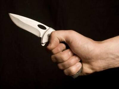 Τον βρήκε μαχαιρωμένο η αδερφή του