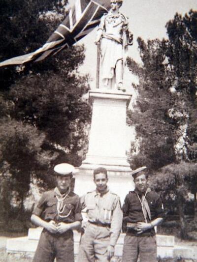 Φωτογραφία της 14ης Απριλίου 1946: Ο Κων...