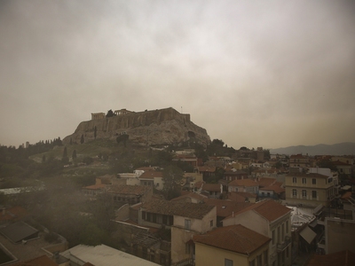 Καιρός: Θερμή «εισβολή» με αφρικανική σκ...