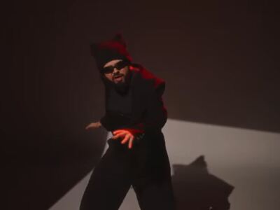 Akylas: Τραγούδησε το «Rise Like a Phoen...