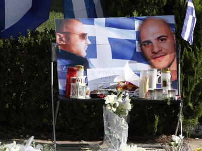 Οικογένεια Καπελώνη κατά της Χρυσής Αυγής 