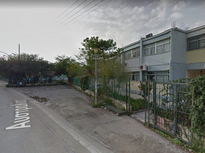 Οι δύο κρυψώνες στο σχολικό συγκρότημα σ...