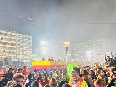 ΠΑΤΡΑ: Οι σοκολατορίχτες στο τέλος της παρέλασης