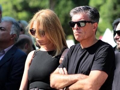 Σπαραγμός στο τελευταίο αντίο στο δημοσι...