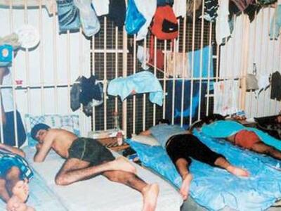 "Ασφυξία" στα κρατητήρια της χ...