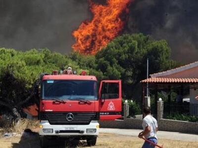 Στις φλόγες σπίτι στο Τσαλικάκι - Μία ηλ...