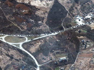 Γιγαντιαία ρωσική στρατιωτική οχηματοπομ...