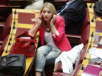 Ξέσπασε σε κλάματα η 33χρονη βουλευτής τ...