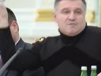 Ανάρπαστο στο διαδίκτυο το βίντεο με τον...