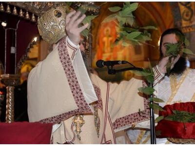 Πάτρα: Με λαμπρότητα η πρώτη Ανάσταση στ...