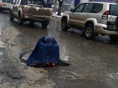 Πάτρα: Απίστευτο κόλπο - Ξάπλα στην άσφα...