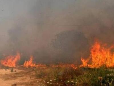 Παραμένει ανεξέλεγκτη η φωτιά στην Σητεία