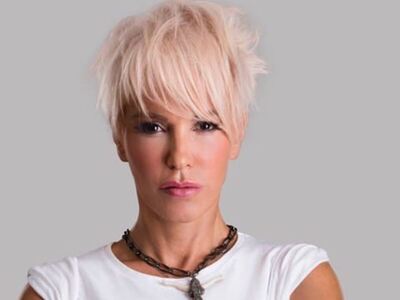 Νατάσα Καλογρίδη: Στην πολυτελή ντουλάπα...