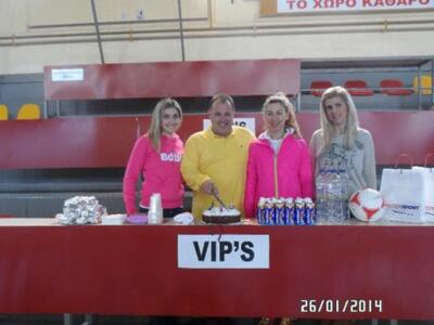 Στη μέση ο Γιάννης Παπαγιαννόπουλος με τ...