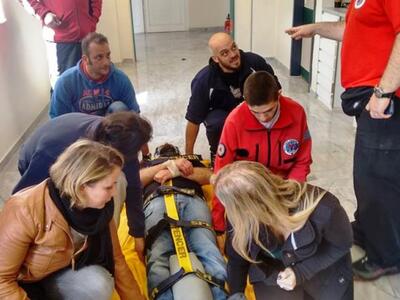 Βασικό σχολείο της Ελληνικής Ομάδας Διάσ...