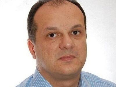 Ο Τάσος Σταυρογιαννόπουλος αποχαιρετά το...