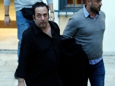 Ένας παπάς από τη Ζάκυνθο φέρεται να οδή...