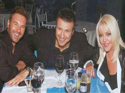 H Ρούλα Κορομηλά και η παρέα της