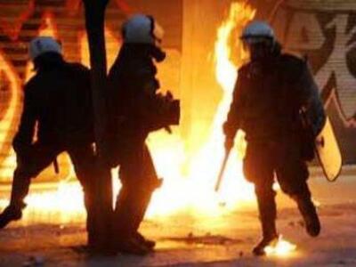 Επίθεση με μολότοφ εναντίον διμοιρίας των ΜΑΤ 