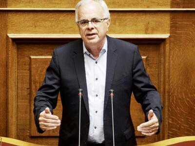 Αποστόλου: «Ρίξατε την οικονομία στα βρά...