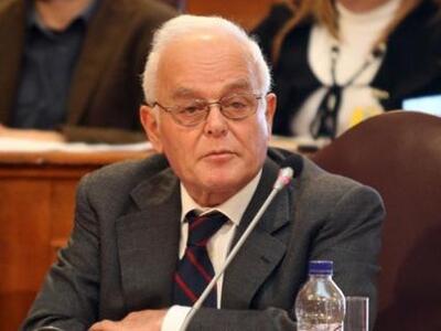 Der Spiegel - «Ο ηλικιωμένος υπουργός......