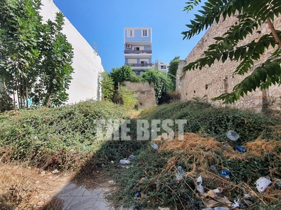 Ένας αναξιοποίητος χώρος, χορταριάζει δί...