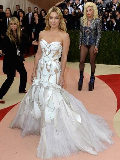 Η Κέιτ Χάντσον με πρωτοποριακή τουαλέτα ...