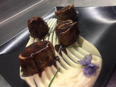 Χοιρινό φιλέτο με κρέμα σελινοριζας αρωμ...