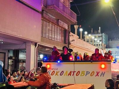 ΠΑΤΡΑ: Οι σοκολατορίχτες στο τέλος της παρέλασης