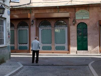 Κατέβασαν ρολά στη Λέσβο για τον Τσίπρα ...