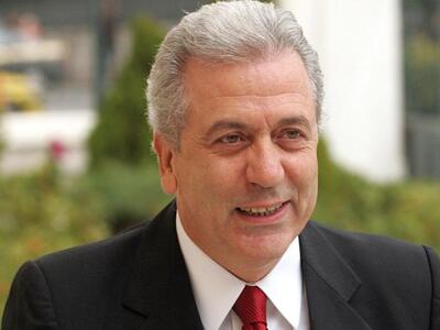 Ο Δ. Αβραμόπουλος παραιτείται από Αντιπρ...