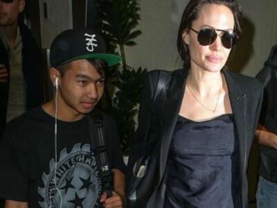 Η Angelina Jolie ταξιδεύει στην Καμπότζη...
