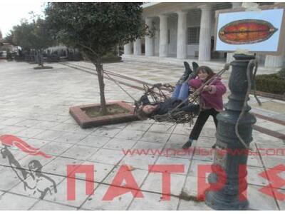 Πύργος: Αυτοσχέδια κούνια στην κεντρική πλατεία! 