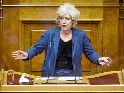 Σία Αναγνωστοπούλου: Ευτυχώς είναι ο τελ...