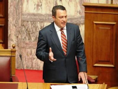 Νέο χτύπημα στους Δήμους: Με υπογραφή Στ...