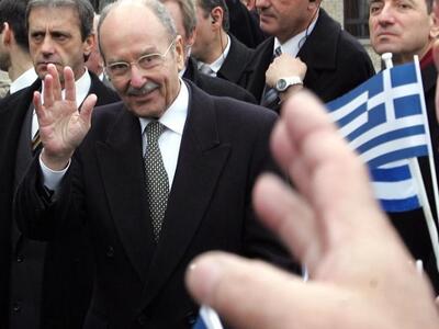 Ο πολιτικός κόσμος αποχαιρετά τον Κωστή ...