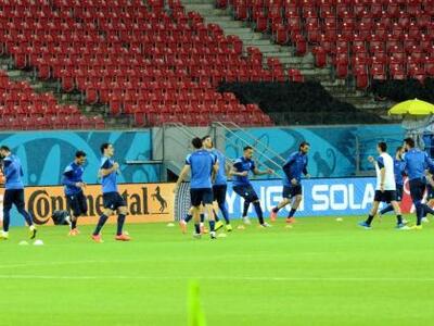 Ποια κούκλα Ελληνίδα εύχεται στην Εθνική...