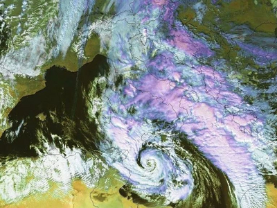 Καιρός: Τι είναι οι Medicanes - Το σπάνι...