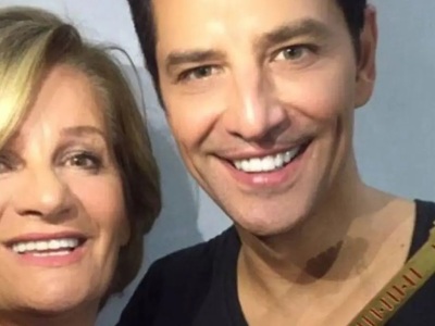 Σάκης Ρουβάς: Στο νοσοκομείο με την μητέρα του 