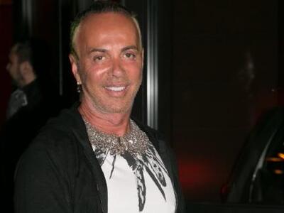 Ο Λάκης Γαβαλάς σχολιάζει την εμφάνιση τ...