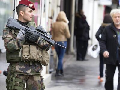 Ομηρεία σε ταχυδρομείο στα προάστια του Παρισιού