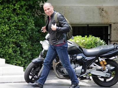 Βαρουφάκης: Ξεχάστε το 23% ΦΠΑ