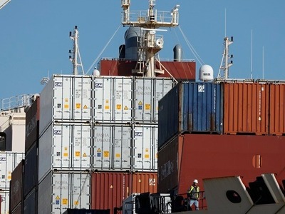 Πόλεμος στη Μέση Ανατολή: Εκτοξεύονται τ...