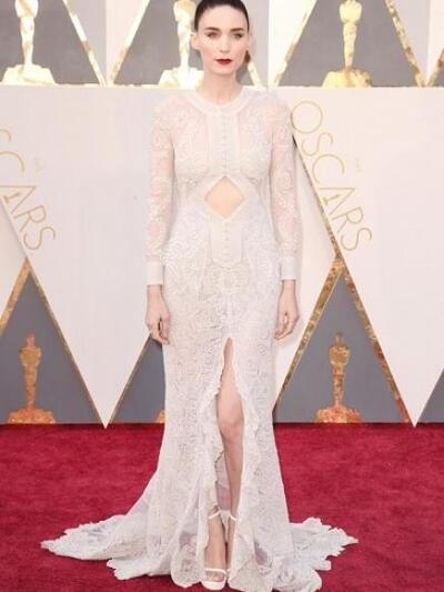 Ρούνει Μάρα με Givenchy