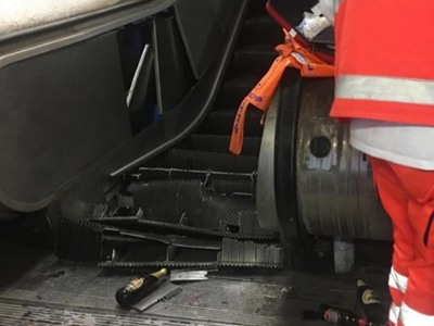 Χοροπηδούσαν στην κυλιόμενη σκάλα μέχρι ...