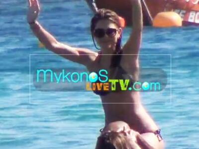 Κοκορομαχίες και πειράγματα στη θάλασσα ...