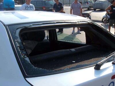 Νέα Μανωλάδα: Γυαλιά-καρφιά με «θύμα» περιπολικό